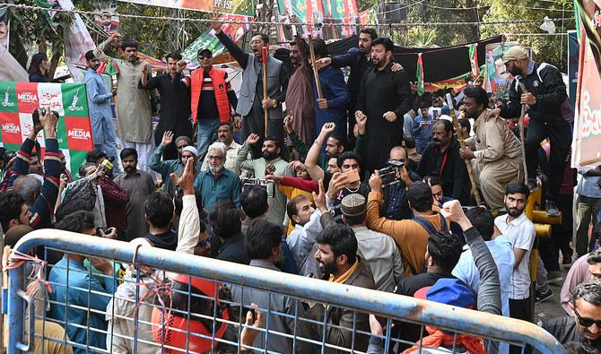 Roadblocks erected around Zaman Park following Imran Khan's arrest