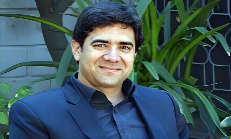 چیئرمین پی ٹی آئی عمران خان کو سزا سنانے والے جج ہمایوں دلاور برطانیہ روانہ