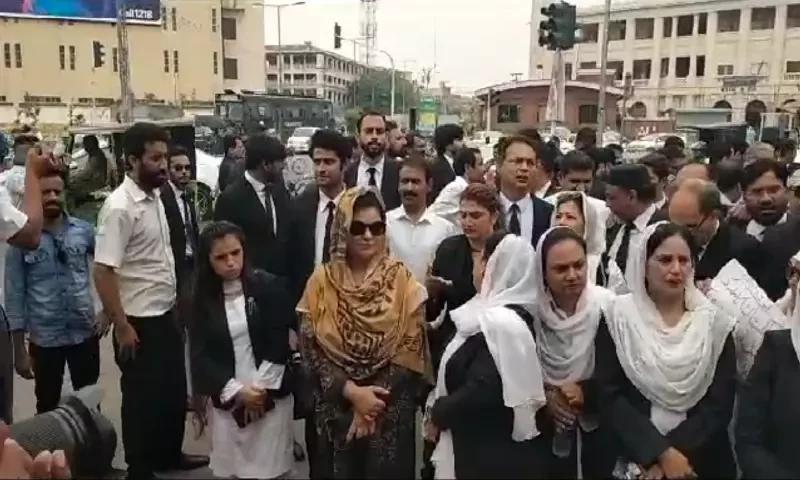 Lawyers protest against arrest of PTI chairman 