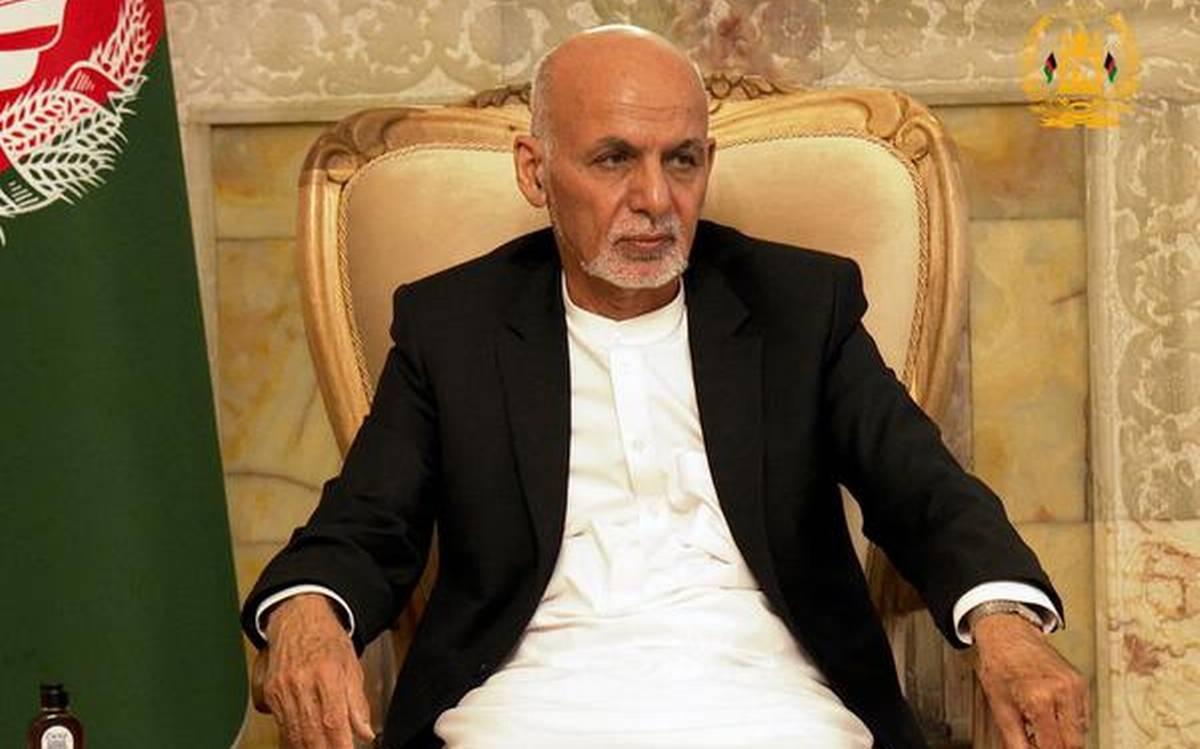 افغان صدر اشرف غنی نے افغانستان چھوڑ دیا