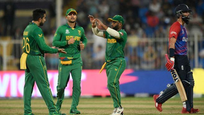 South Africa thrash England in T20 World Cup match