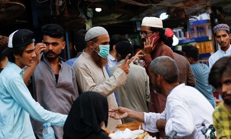 عالمی وبا : پاکستان میں  پہلی بار مثبت  کیسز کی شرح 1 فیصدسے کم  ہوگئی