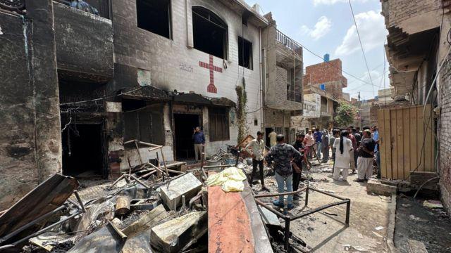 جڑانوالہ پولیس نے 5 مختلف ایف آئی آر میں سینکڑوں افراد کو نامزد کردیا