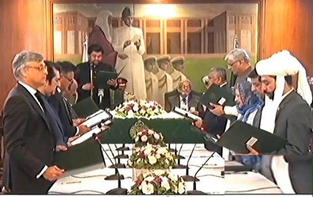 Sindh governor administers oath to caretaker Sindh cabinet