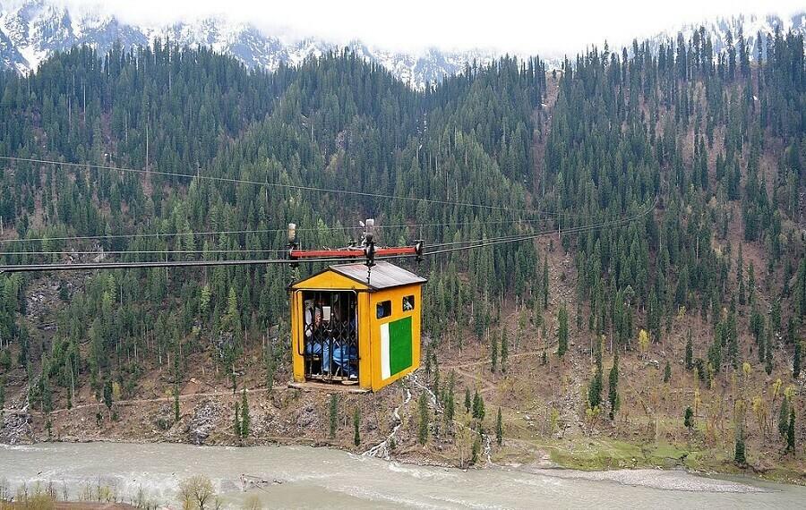 Teachers, students stranded thousands feet high as chairlift breaks