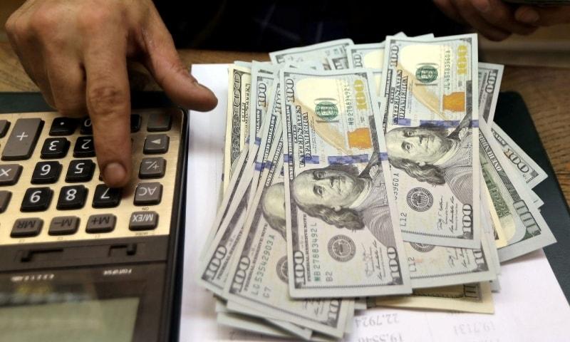 انٹربینک مارکیٹ میں ڈالر کی قیمت میں مسلسل تیسرے روز بڑا اضافہ