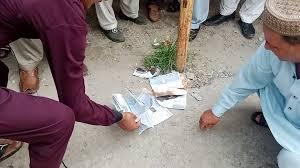 بلوں میں اضافے پر شہریوں نے بجلی کے بلوں کو آگ لگادی