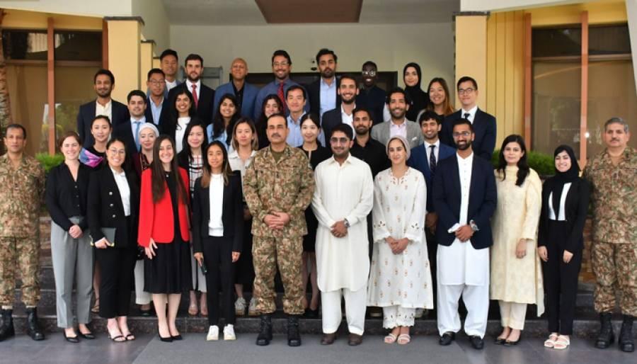 آرمی چیف  سے ہارورڈ یونیورسٹی امریکا کے  طلباء کی   جی ایچ کیو میں ملاقات