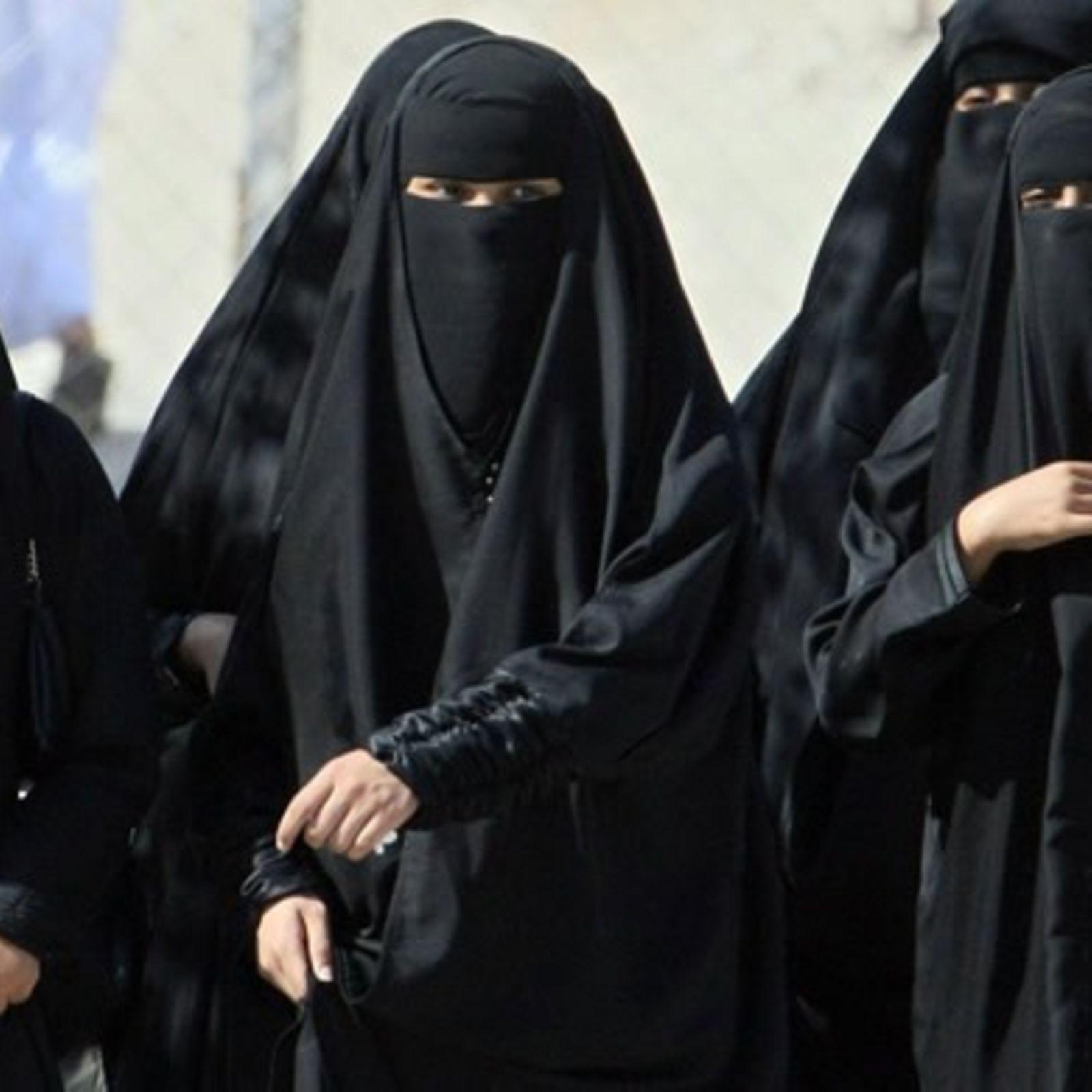 French ban of abaya robes in schools draws applause, criticism