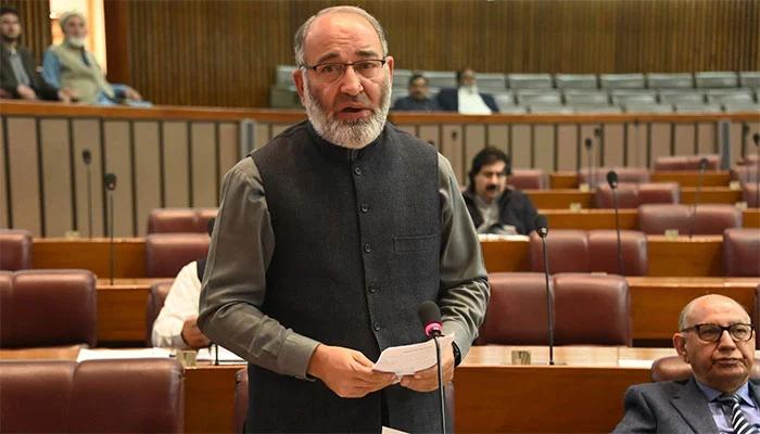 پاکستان میں کبھی بجلی سستی نہیں ہوسکتی،ستمبرمیں فی یونٹ 90 روپے کا ہوجائے گا: سینیٹر مشتاق خان