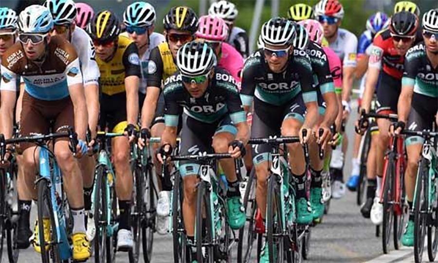 بیلجیئم کے سائیکلسٹ ریمکو ایونپول نے ویلٹا اسپانیا سائیکل ریس کا تیسرا مرحلہ جیت لیا
