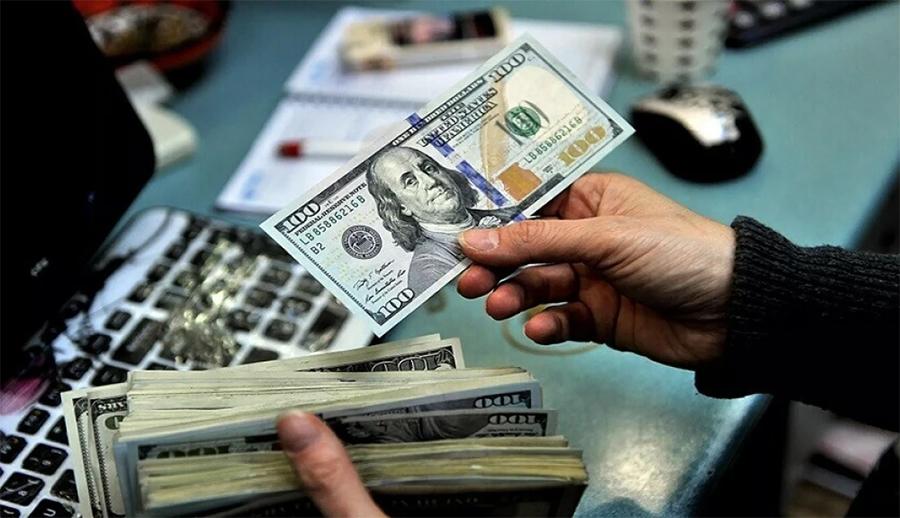 پاکستانی روپے کے مقابلے  امریکی ڈالر نے نیا ریکارڈ بنا ڈالا