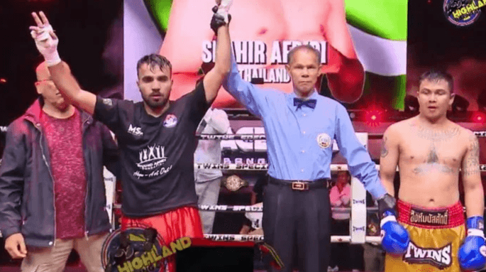 Pakistani boxer Shaheer Afridi defeats Thai boxer in Bangkok