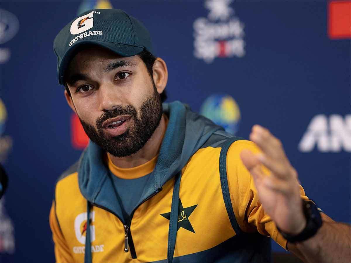 "دیا جلائے رکھنا ہے " محمد رضوان کا ٹویٹ وائرل