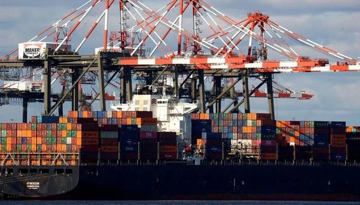 Pakistan’s trade deficit declines by 40% annually