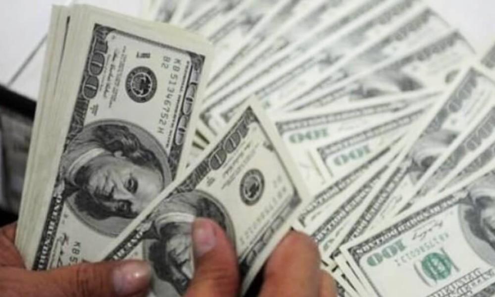 Dollar hits historic high at Rs173 in interbank market