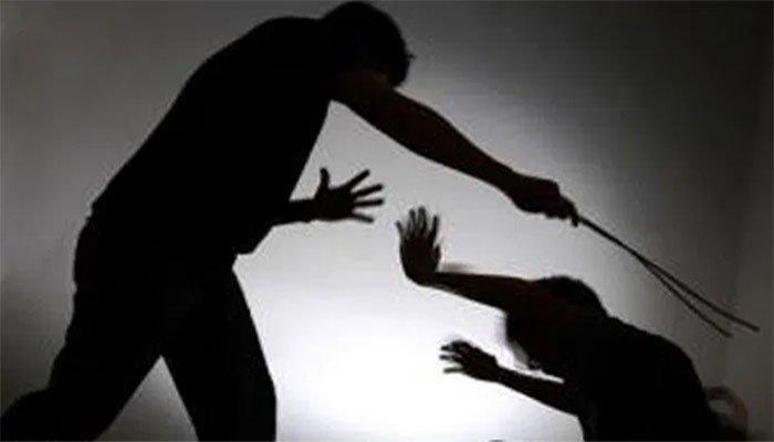 لاہور : سات سالہ گھریلو ملازمہ پر تشدد، ملزمان گرفتار