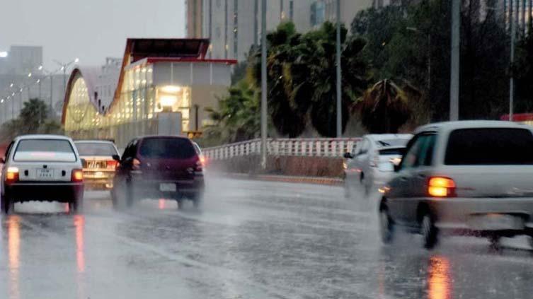 Heavy rain with strong winds in Rawalpindi, Islamabad