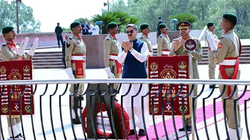 Caretaker PM lays floral wreath at martyrs' memorial