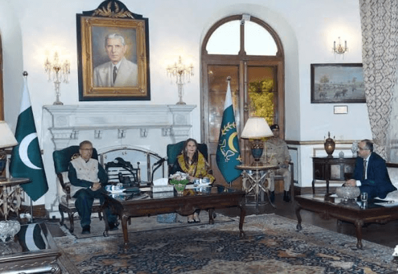 President Alvi holds meeting with Kashif Anwar