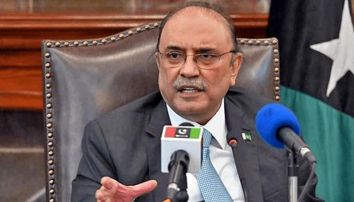 We should focus on economy instead of politics: Zardari