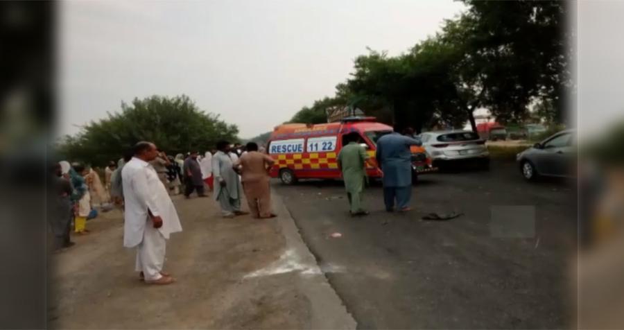 لوئرکوہستان میں بس حادثہ، 40 سے زائد افراد زخمی