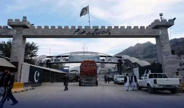 Pak-Afghan border opens after 10 days