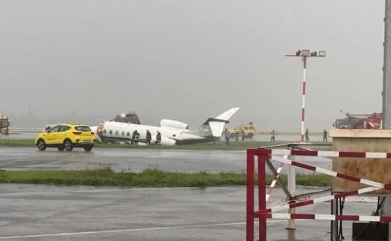 Plane skids off Mumbai runway while landing