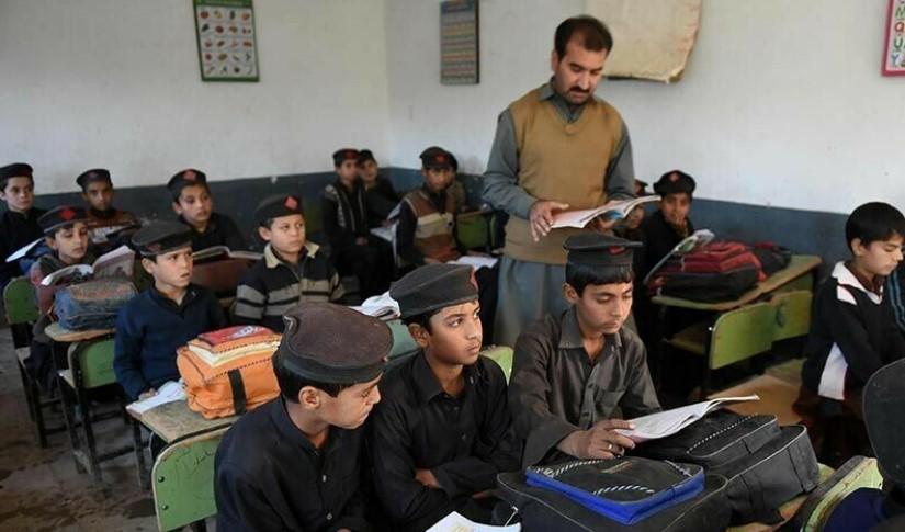 KPK education dept defies ban on transfers