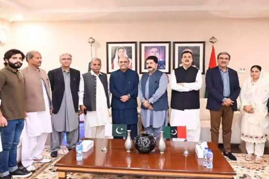 Zardari engages with potential leaders who join PPP