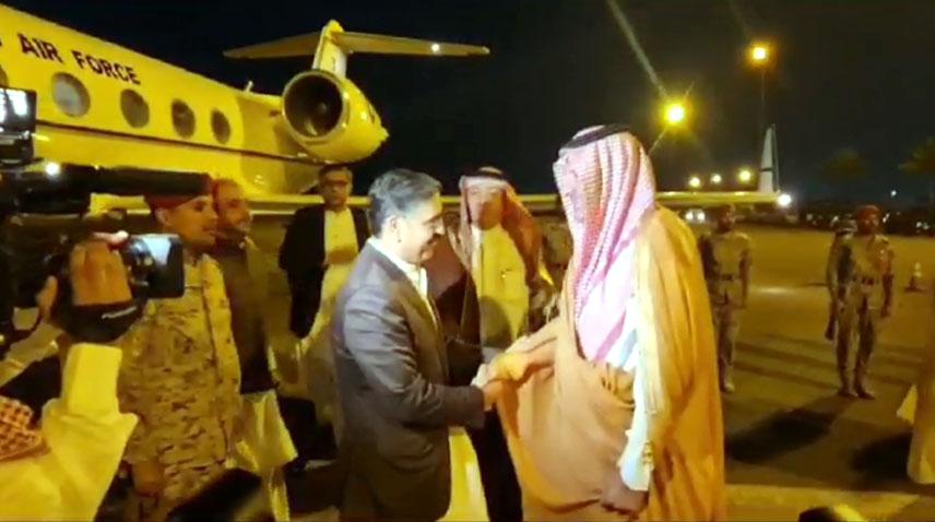 Caretaker PM Kakar arrives in Madina Munawwarah