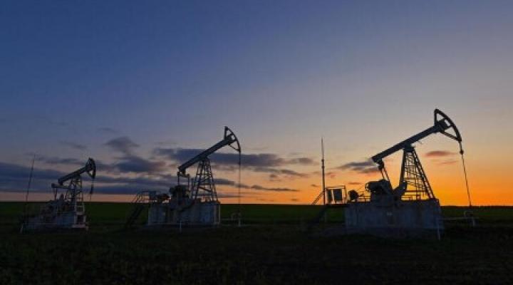 Oil prices climb as investor risk appetite grows
