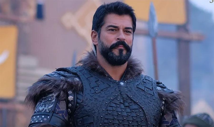 ترک اداکار  براق اوزچیویت کراچی پہنچ گئے