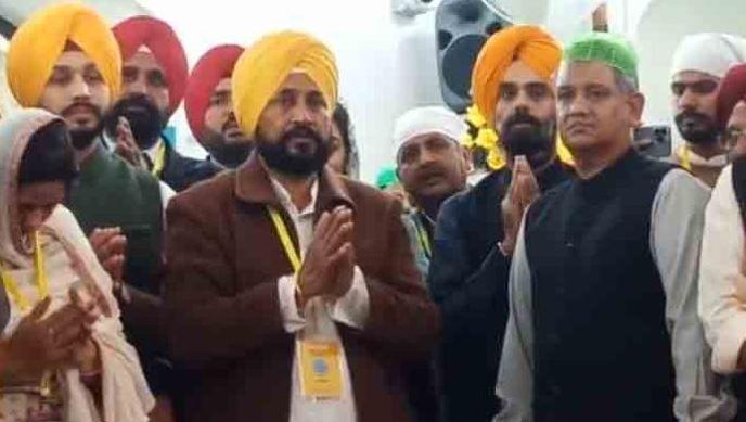 Indian Punjab CM visits Kartarpur to mark Baba Guru Nanak birth anniversary