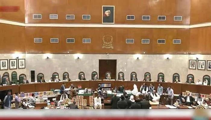 چیف جسٹس اور جسٹس منیب میں تلخ کلامی ،سماعت کل تک ملتوی کردی