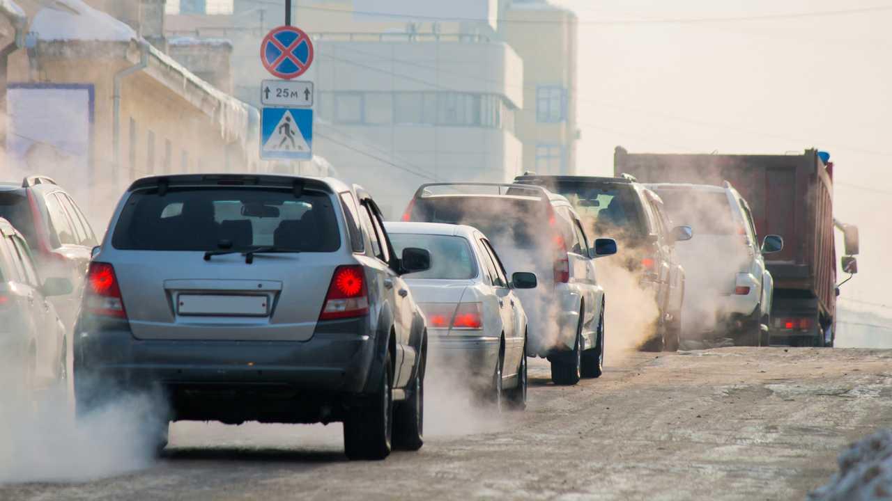 Govt takes action against large-scale smoke-emitting vehicles