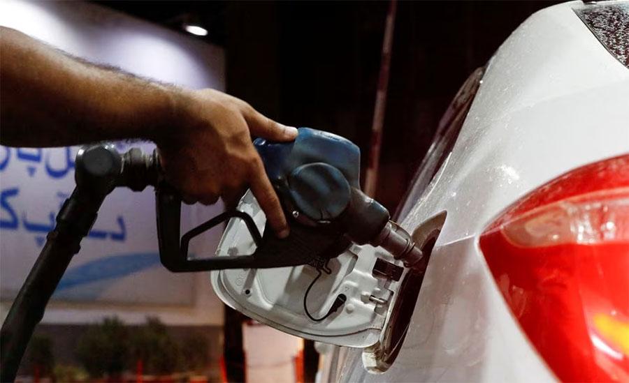 پاکستان میں پیٹرول کی قیمت میں 40 روپے فی لیٹر کمی