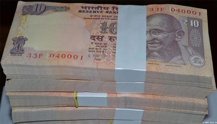 ڈالر کے مقابلے میں ہندوستانی روپیہ کی قدر میں کمی ، سال کی بدترین گراوٹ کی زد میں