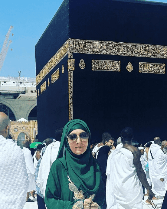 Sharmila Faruqui performs Umrah