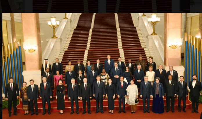 نگراں وزیراعظم کی چینی صدر کی جانب سے عالمی رہنمائوں کے اعزاز میں دیئے گئے عشائیے میں شرکت