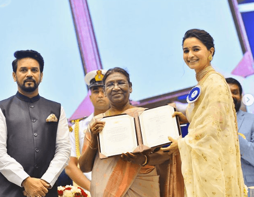 Alia Bhatt shines at National Awards for 'Gangu Bai Kathiyawadi' role