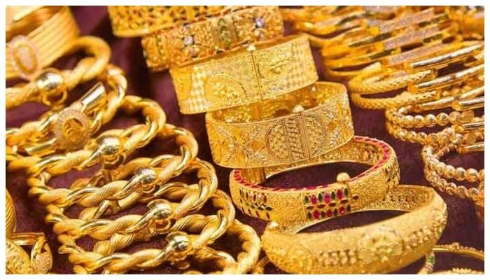 Gold price high by Rs6,400 per tola in Pakistan