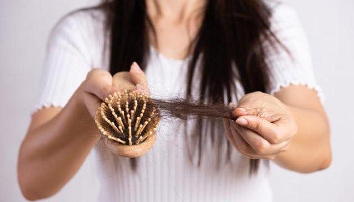 سردیوں میں بالوں کو گرنے سے کیسے روکا جائے؟ جانیے 5 مؤثر طریقے