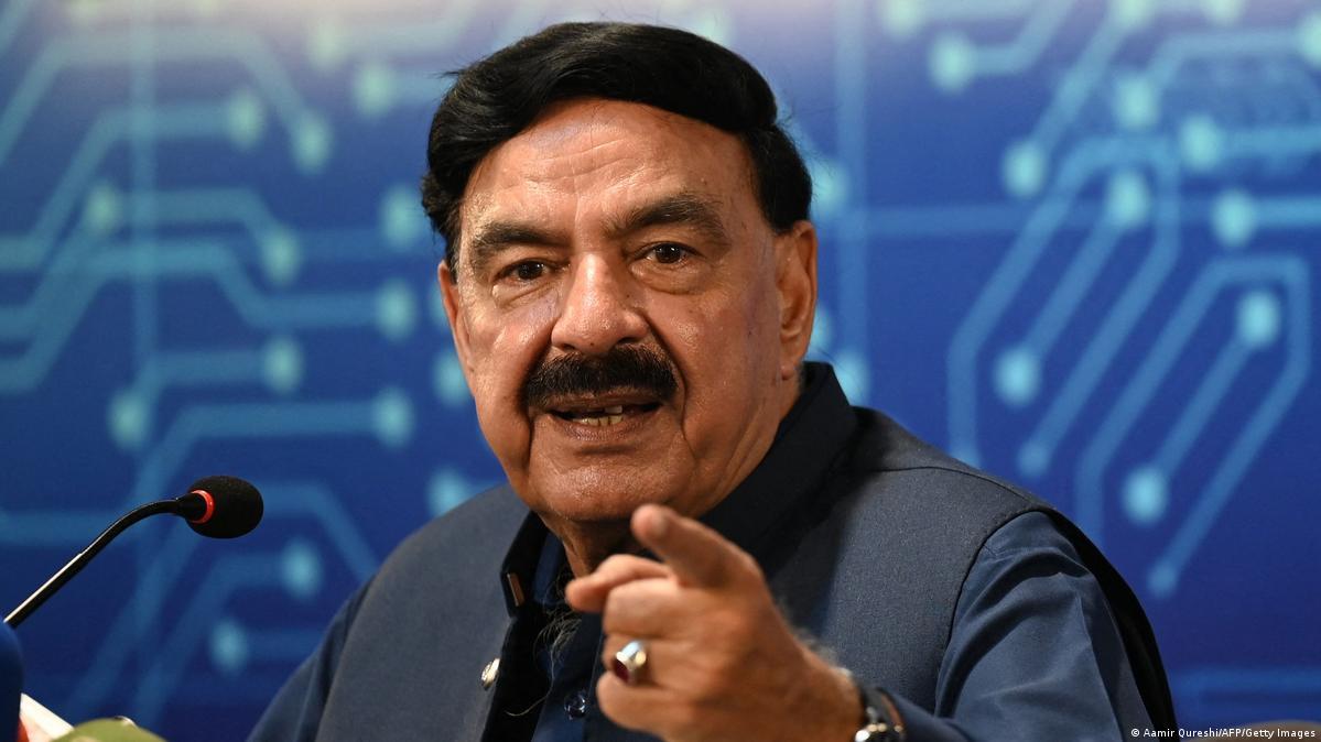 پی ٹی آئی کے اتحادی شیخ رشید بھی منظر عام پر آ گئے