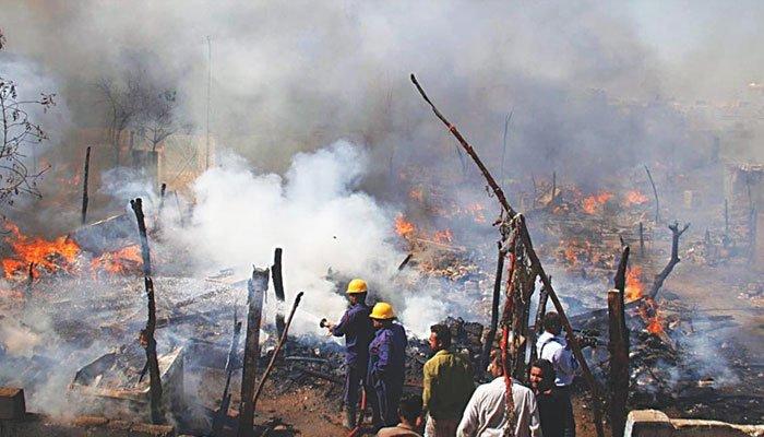 Two fire incidents in Karachi burn huts, oil tanker