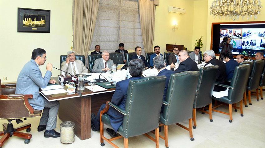 پٹرولیم مصنوعات میں کمی کا فائدہ عوام کو پہنچے گا ،نگران وزیر اعظم