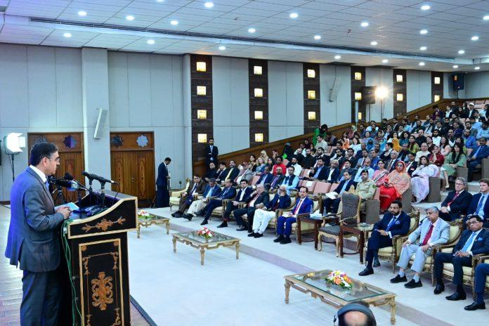 پولیو سمیت معاشرے سے تمام منفی رویوں کا خاتمہ ہماری اولین ترجیح ہے، نگران وزیر اعظم