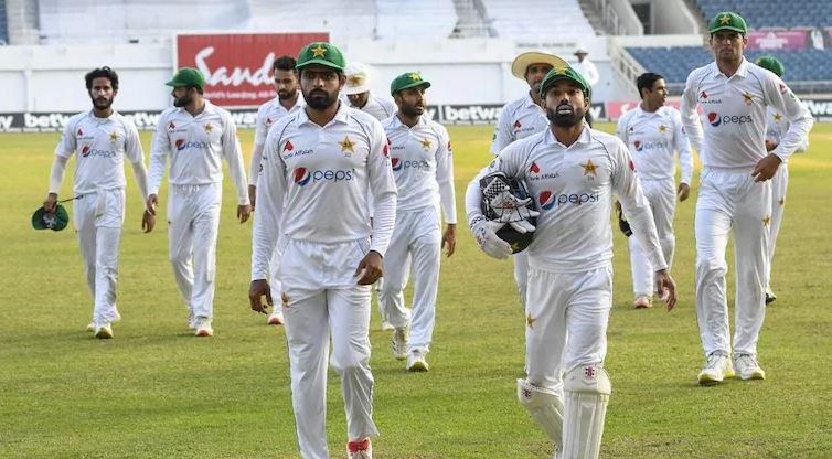 Pakistan Test squad leave for Bangladesh series 