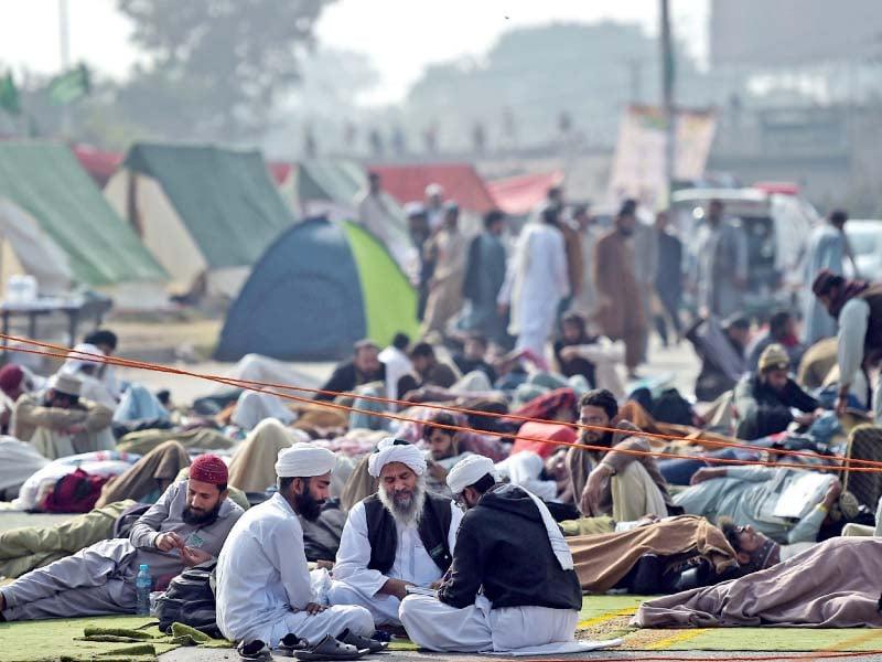 Federal govt forms fact-finding committee on Faizabad sit-in