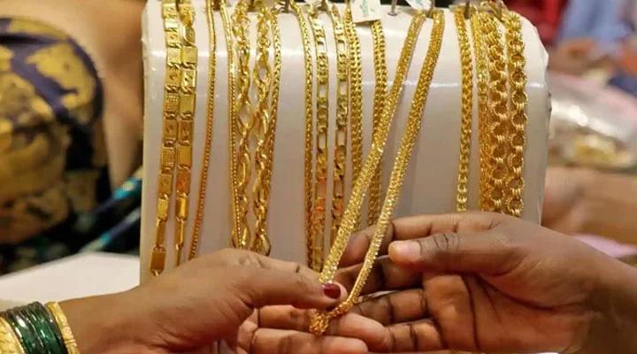 Gold price increases by Rs2000 per tola in Pakistan